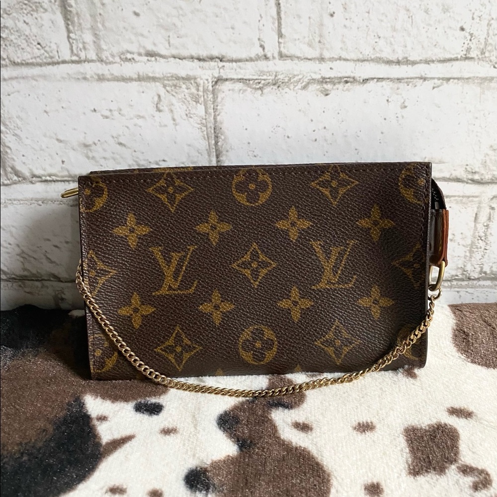 5️⃣9️⃣5️⃣Louis Vuitton Bucket 27 Pouch w/ original chain
